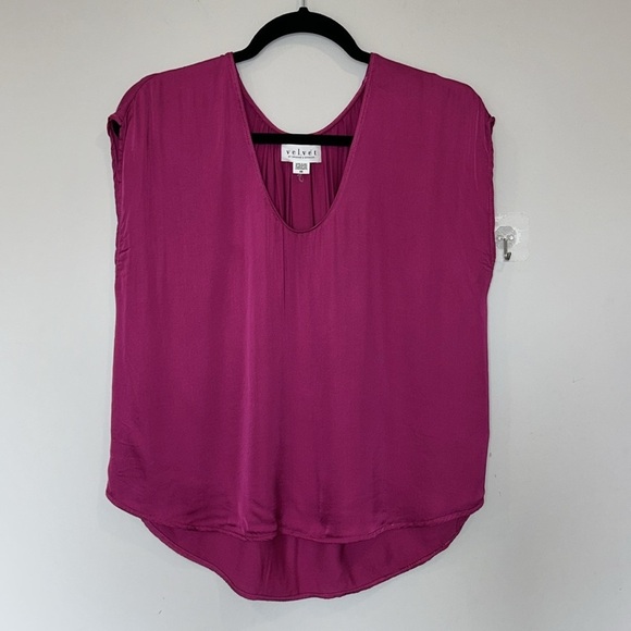 Velvet by Graham & Spencer Kali Scoop Neck Top in Raspberry - Picture 5 of 10